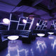 Moderne Lounge mit Moree Lounge Table LED Tisch Pro 45cm und stilvollem, futuristischem Ambiente.
