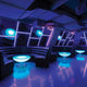 Moree Lounge Table LED Tisch Pro 45cm mit bunten Lichtern in stylischem Lounge-Bereich.