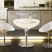 Moree Lounge Table Tavolo 75 cm in un ambiente cucina moderno con eleganti sedie.