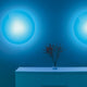 Moree Lounge Variation LED Tisch oder Wandleuchte Pro, indirekte Beleuchtung in Blau, moderne Innendekoration.