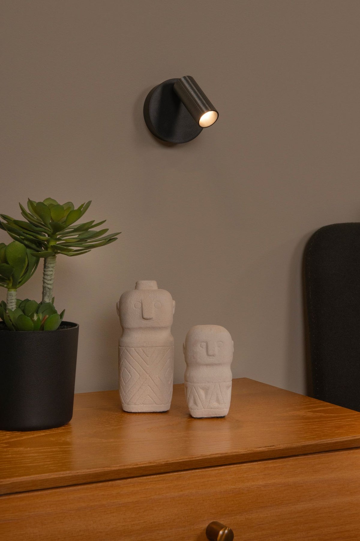 LED-Toni wall spotlight with rechargeable battery, touch dimmer and adjustable light colour (4)