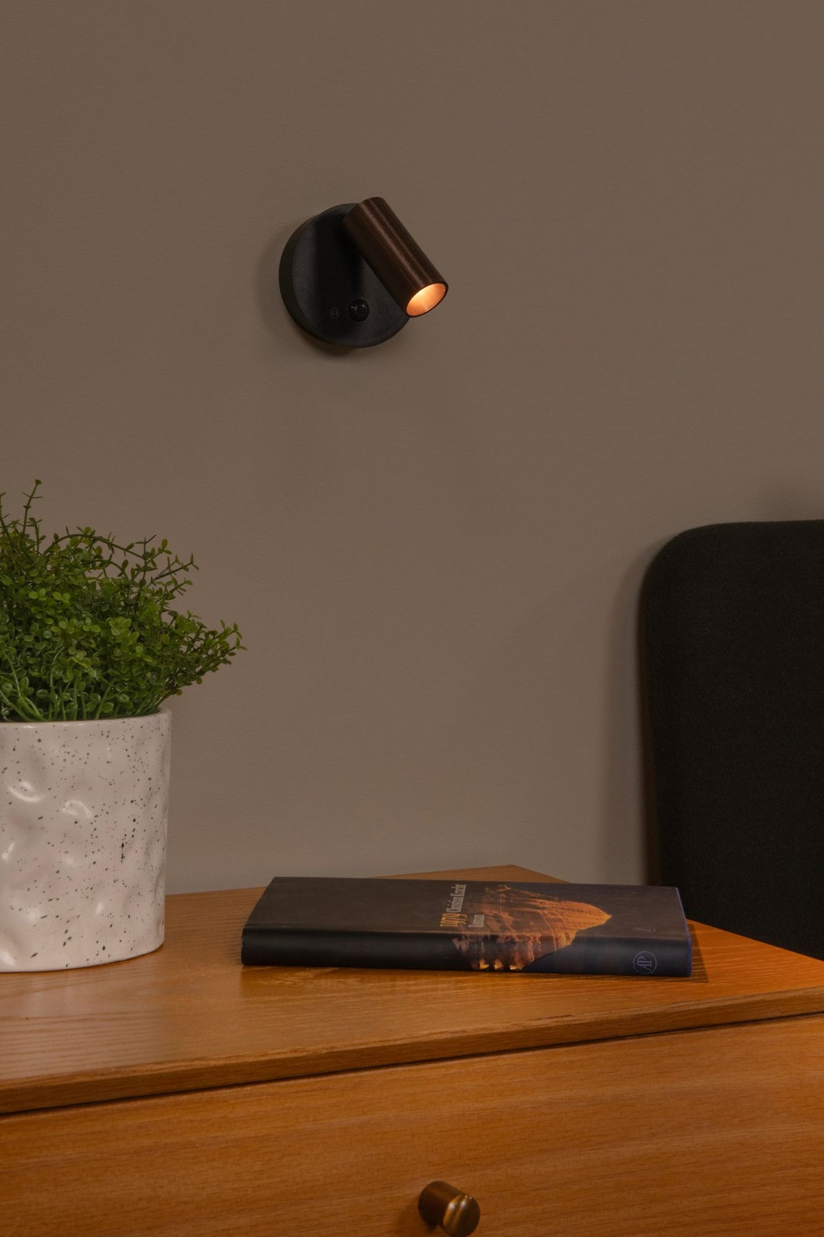 LED-Wandspot Toni mit Akku und Bewegungssensor CCT dimmbar (4)