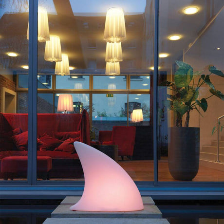Moree Shark Outdoor LED decoratieve lamp voor binnen, stijlvol verlicht met zachte kleuren.