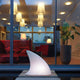 Moree LED Akku Dekoleuchte Shark mit Farbwechsel IP44 in modernem Innenraum mit sanftem Licht.