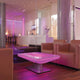 Moree LED Couchtisch Pro Studio 45 mit multicolor Beleuchtung und stylishen Sofas in modernem Raum.