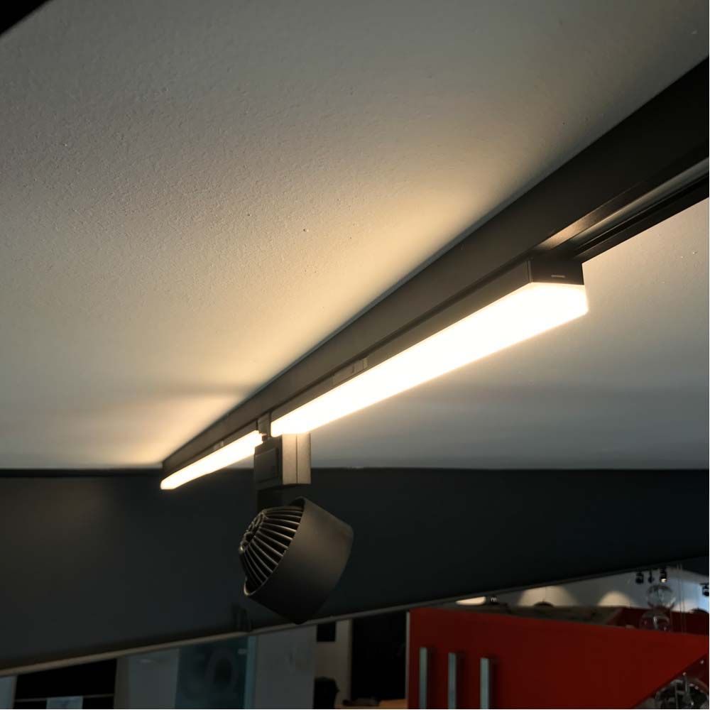 Luz de línea de 3 circuitos 2200lm 20W 3000K negro cálido