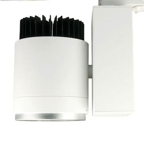3-Phasen Power-LED Strahler mit passiv gekühltem Aluminiumgehäuse und EURO Adapter.