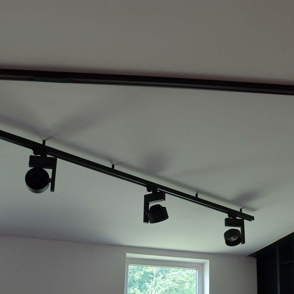 Conector linear de 3-fases no preto atual