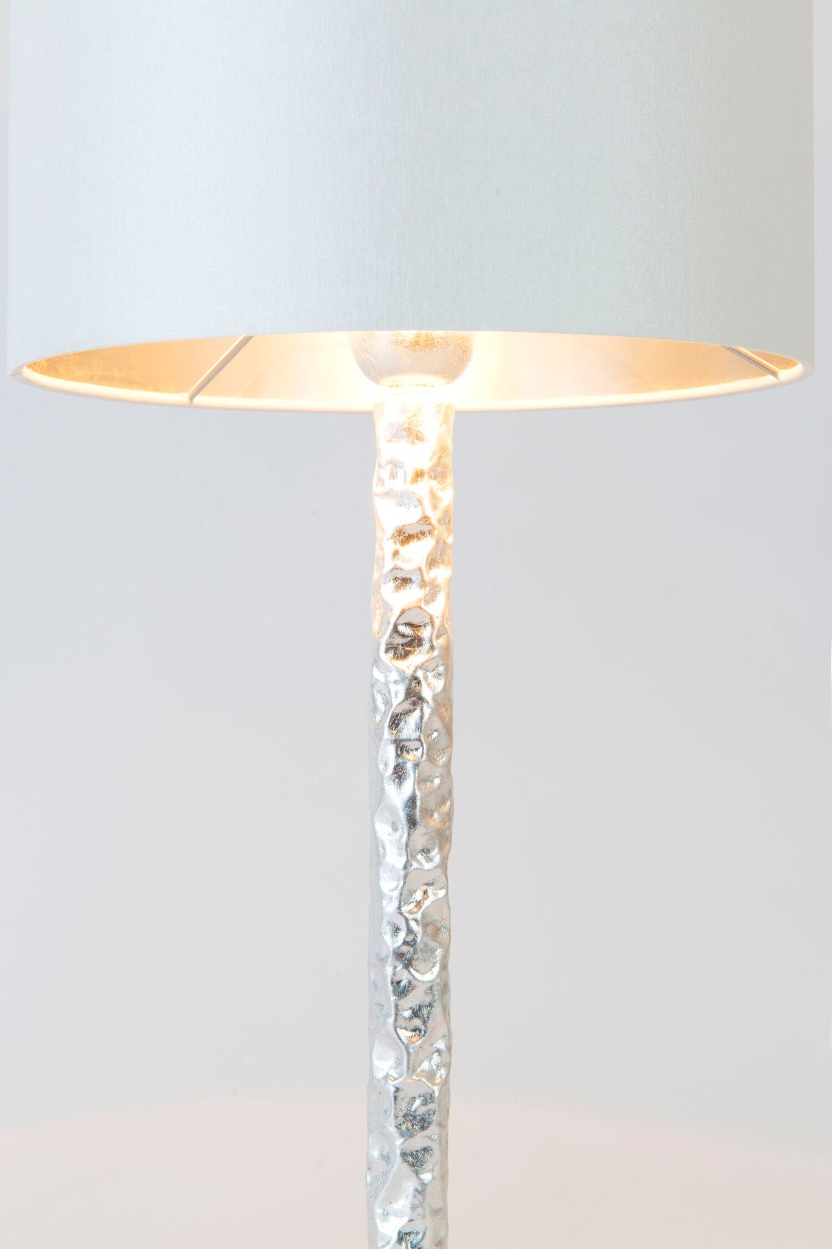 Lampada da tavolo Cancelliere Rotonda Piccolo Perla Silk con paralume 