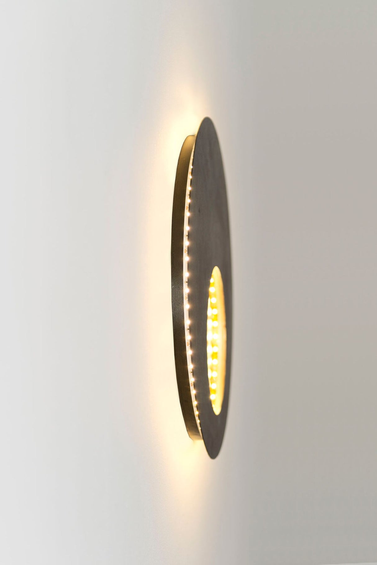 LED-Wandleuchte Luna Rund Klein dimmbar gehämmert Ø 40cm
