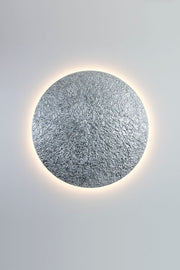 LED-Wandleuchte Meteor Mega XXL rund 120cm, silber, dimmbar, Frontalansicht an weißer Wand