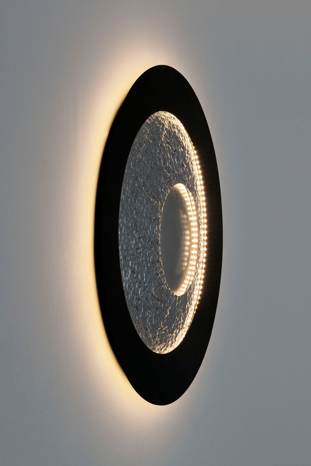 LED-Wandlampe Urano Gross L dimmbar gehämmert Rund