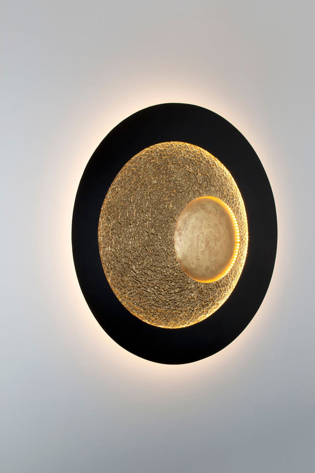 LED-Wandlampe Urano Mega Xxl dimmbar gehämmert Rund