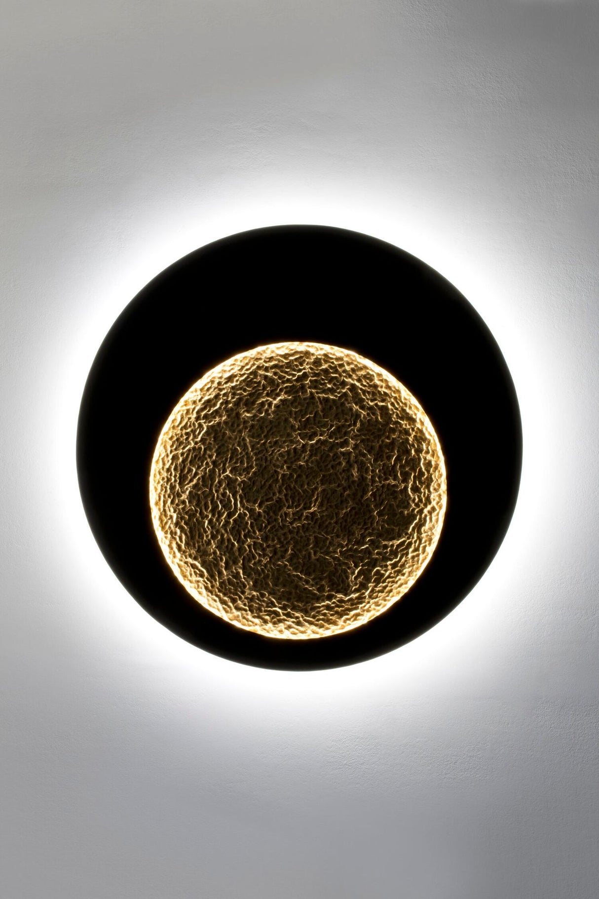 LED-Wandleuchte Plenilunio Gigante Xl dimmbar gehämmert