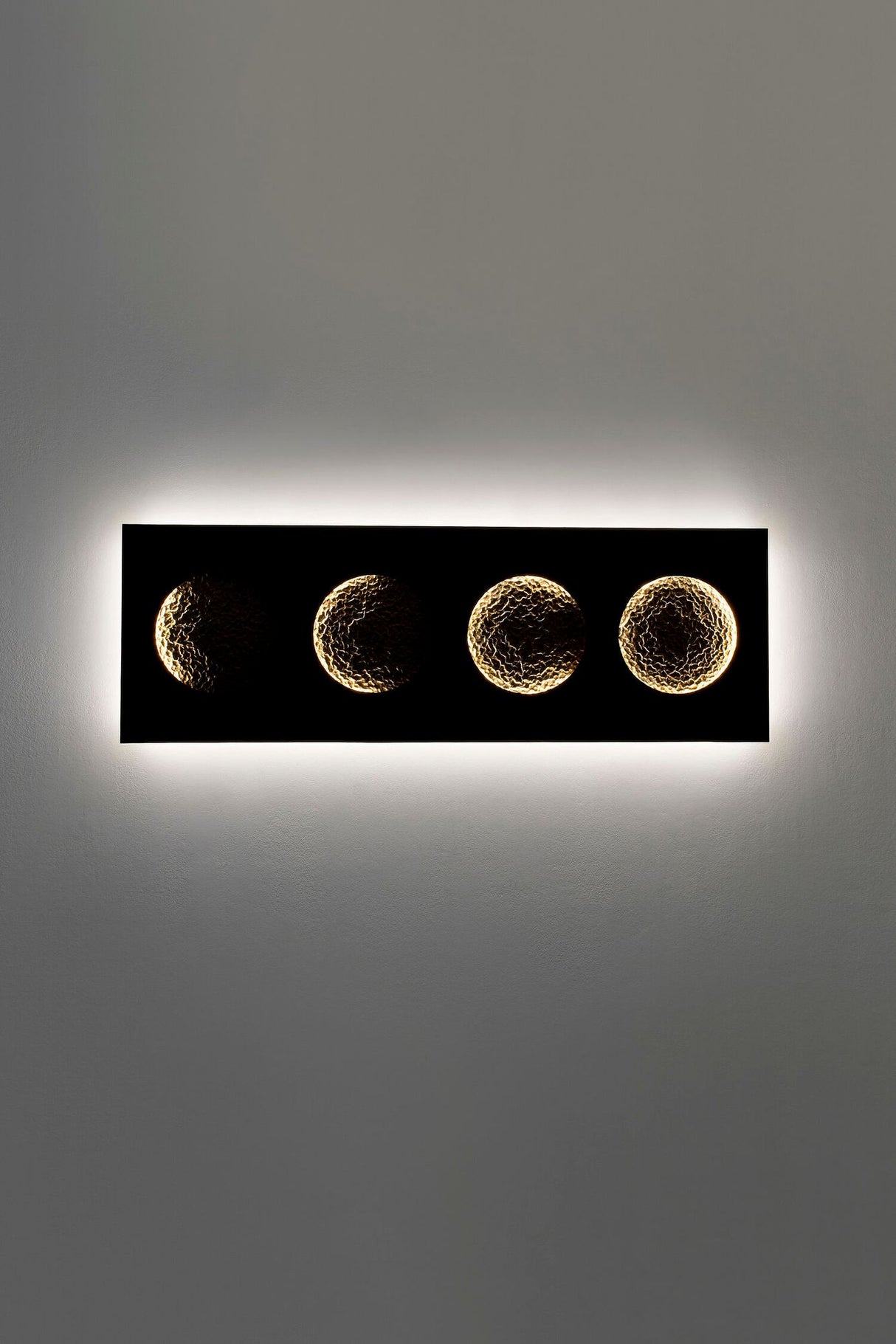 LED-Wandlampe Fasi della Luna dimmbar gehämmert mit Scheibe