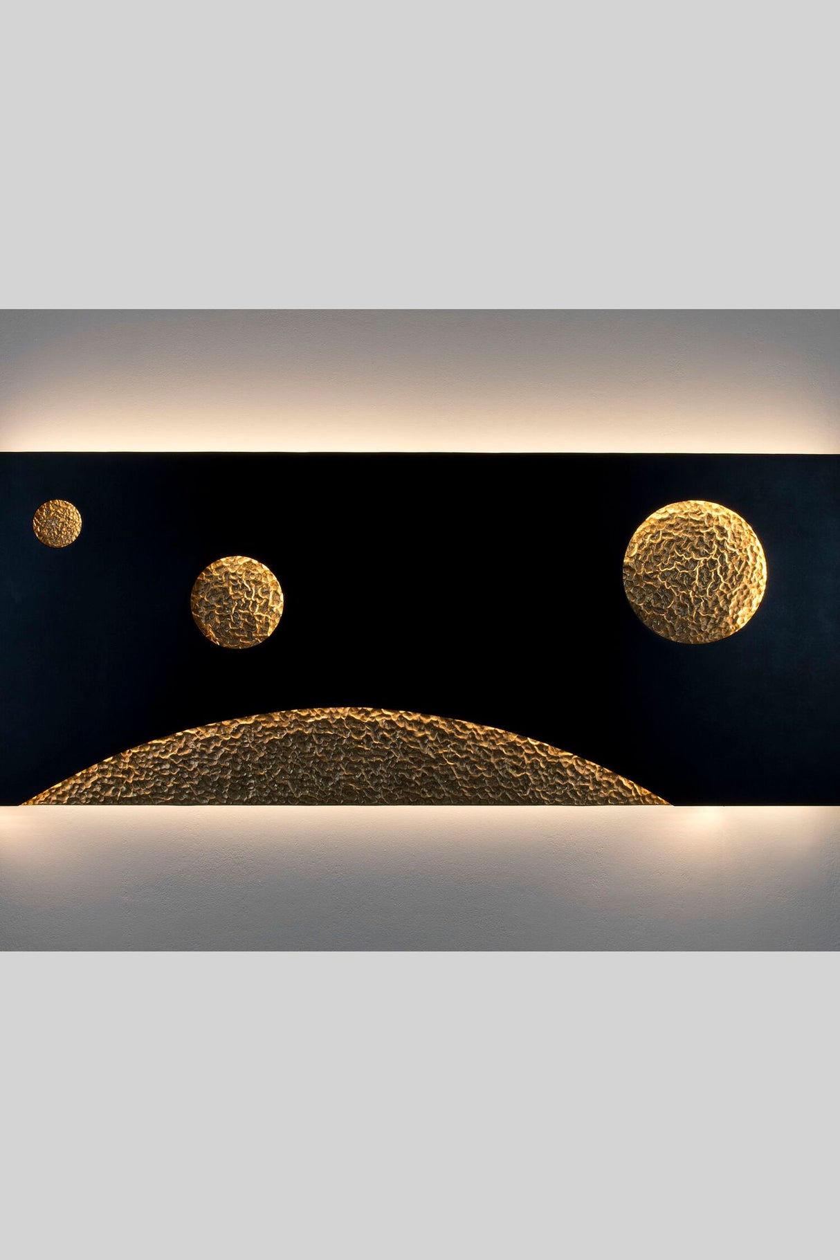 Lampada da parete LED Galassia dimmerabile martellata 150x4 cm Oro 