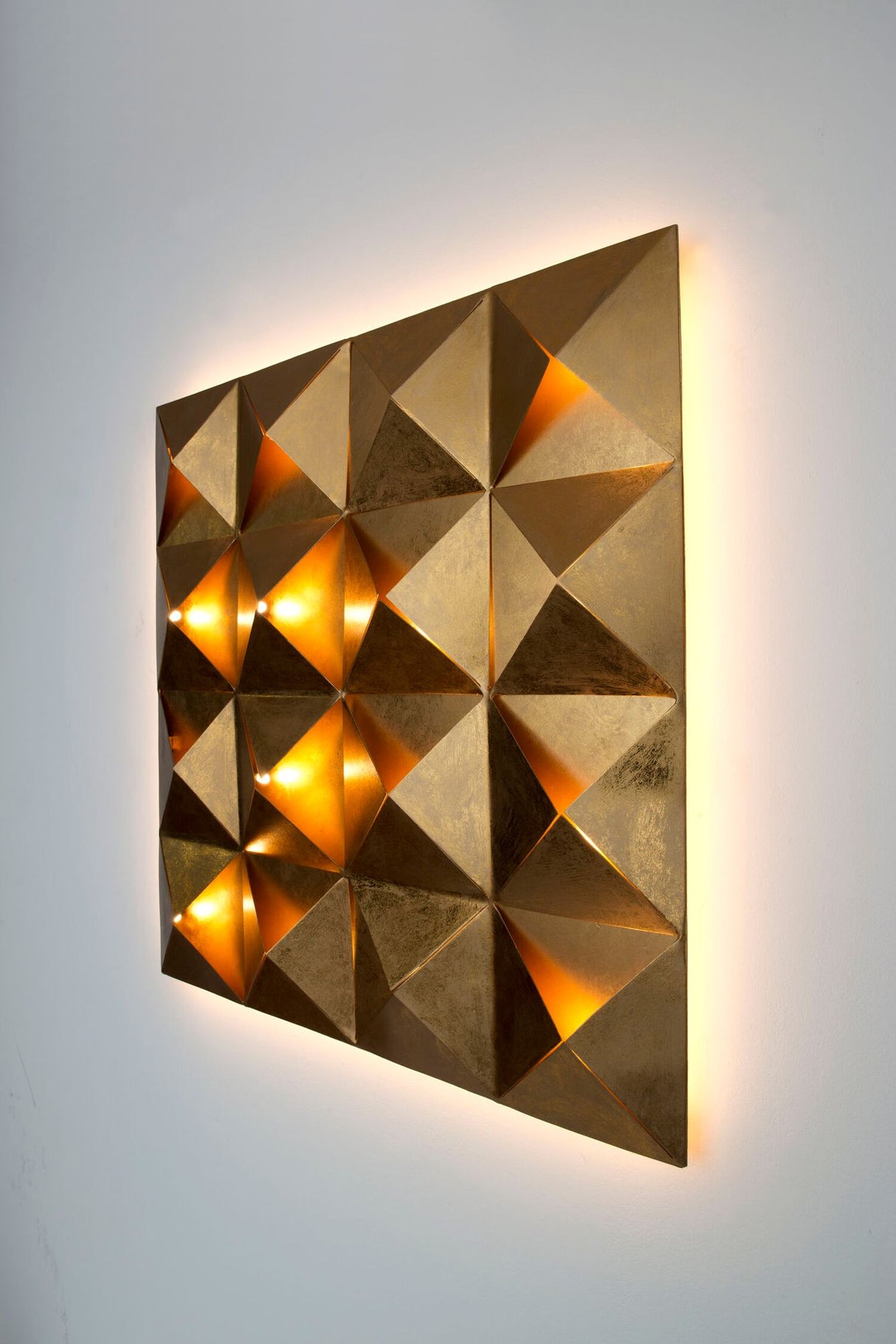 LED-væglampe Pyramide med 17 lyskilder dæmpbar 80x5 cm guld 