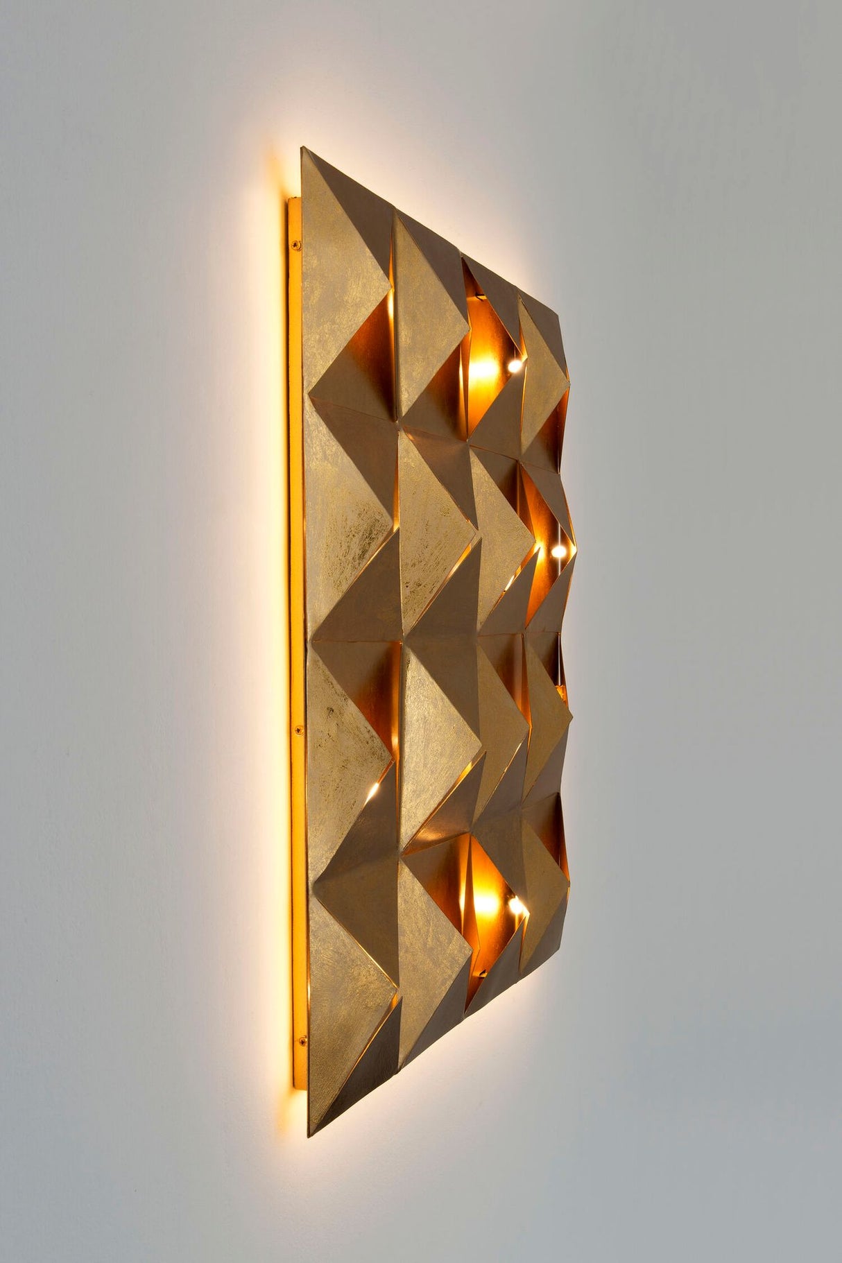 LED-væglampe Pyramide med 17 lyskilder dæmpbar 80x5 cm guld 