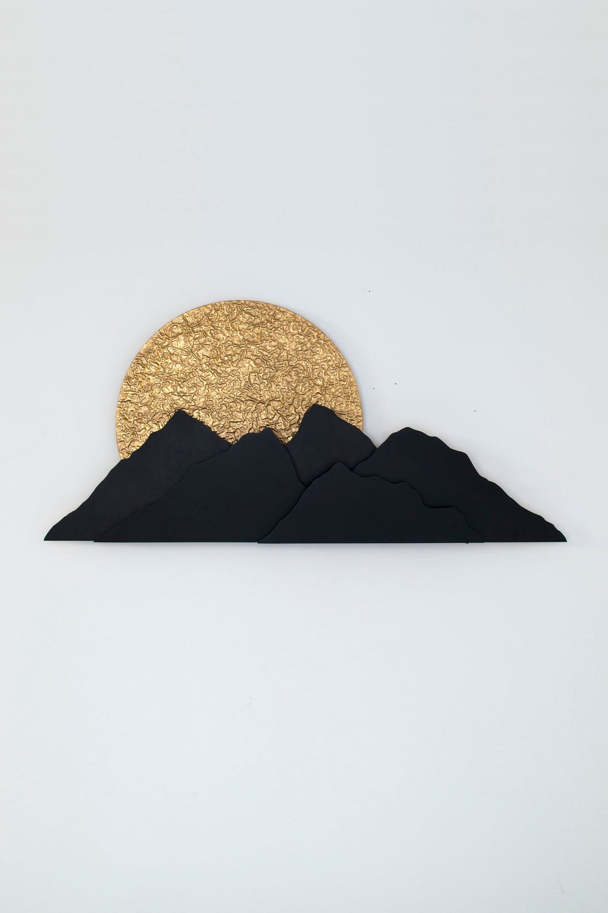 LED-Wandlampe Montagna dimmbar gehämmert 70cm Gold