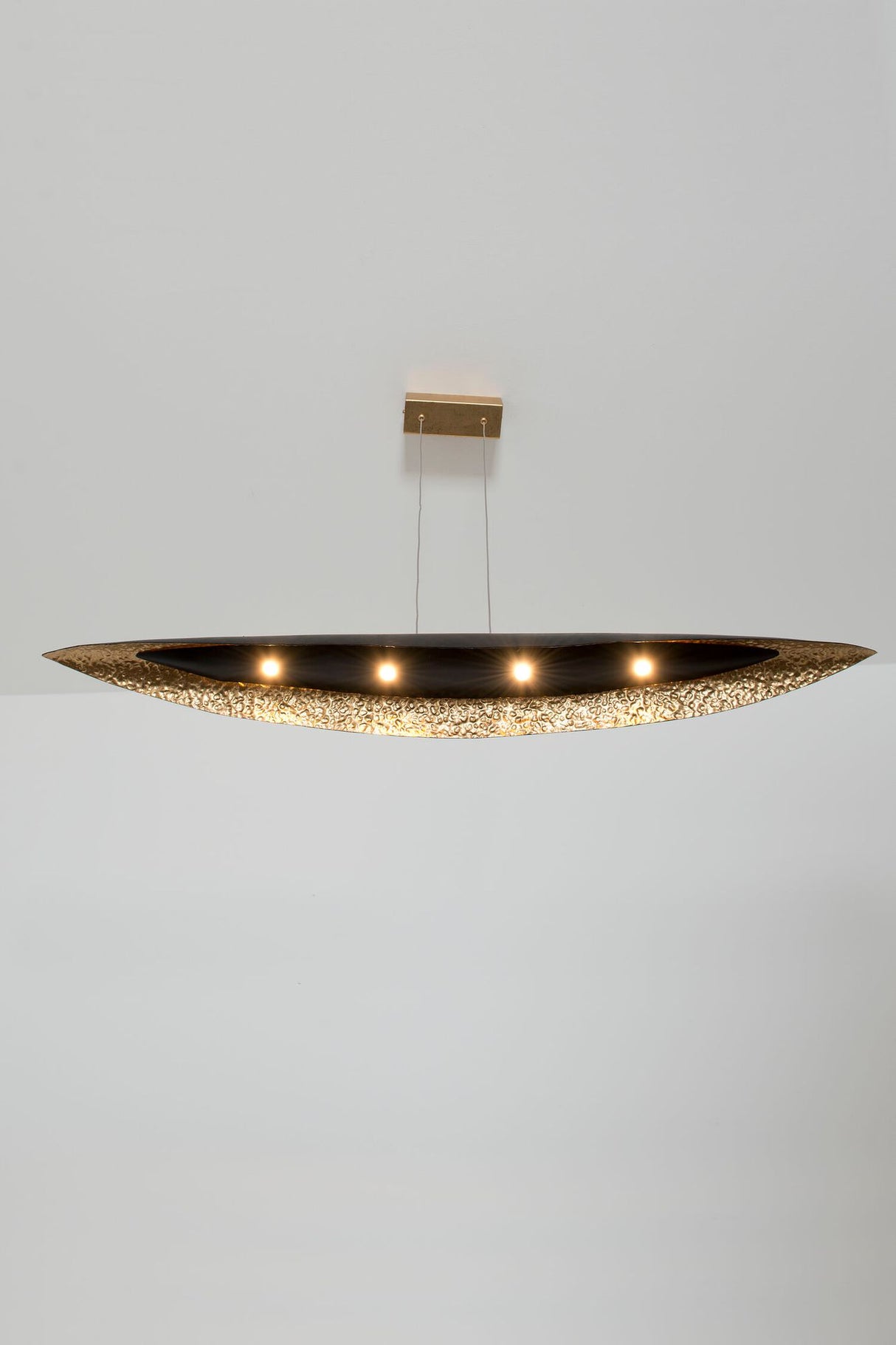 LED-pendelampe Chiasso 4-lys dæmpbar hamret 