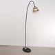 Stehleuchte Snail One Eisen Schwarz-Silber mit elegantem, geschwungenem Design und moderner Lampe.
