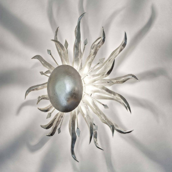 Aplique Sonne Piccola ferro prateado com feixes de luz elegantes e brilho metálico em design de sol.