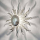 Wandleuchte Sonne Piccola Eisen Silber mit stilvollen Lichtstrahlen und metallic Glanz im Sonnen-Design.