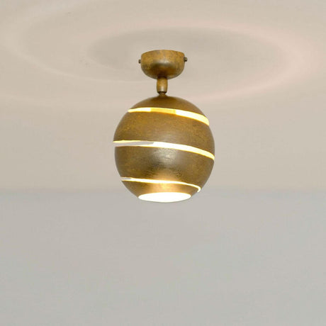 Luminária de teto Suopare Ferro Dourado em forma redonda com luz suave e design elegante.
