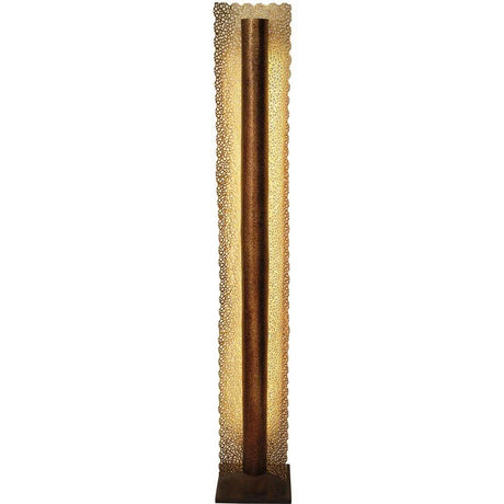 Candeeiro de pé Utopistico em ferro dourado-cobre-acastanhado com um design elegante e delicado em luz quente.