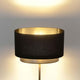 Golvlampa Mattia Oval Järn Guld-Svart med svart lampskärm och gyllene insida.
