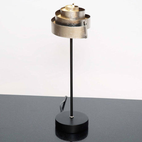 Tischleuchte Piccola Banderole Eisen Schwarz-Silber moderne Tischlampe auf schwarzem Tisch