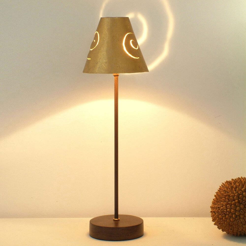 Tischleuchte Piccola Schermo Eisen Braun-Schwarz-Gold mit modernem Design und warmem Licht.