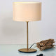 Bordlampe Mattia Oval jern gull-ecru med ecrufarget lampeskjerm og gyllent stativ.