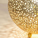 Tischleuchte Lily Piccolo Eisen Gold mit kunstvollem goldenen Design und sanftem Lichtwurf.