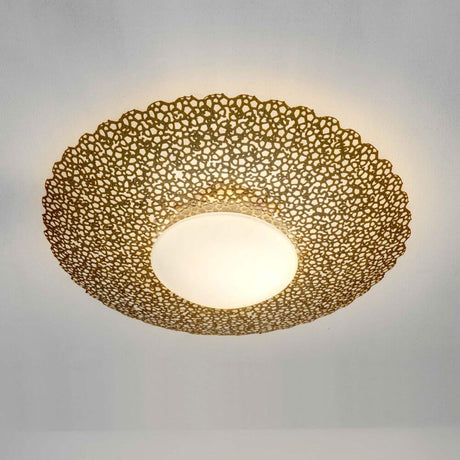 Aplique de pared de 2 luces Utopistico Piccola de hierro y vidrio dorado en un diseño moderno con pantalla de color dorado.