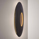 Wandleuchte Luna Rund Gross Eisen Braun-Schwarz-Gold an einer Wand, moderne Beleuchtung mit LED.