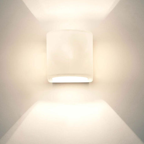 Aplique de pared Punto hierro dorado, elegante aplique de pared de diseño moderno con luz suave.
