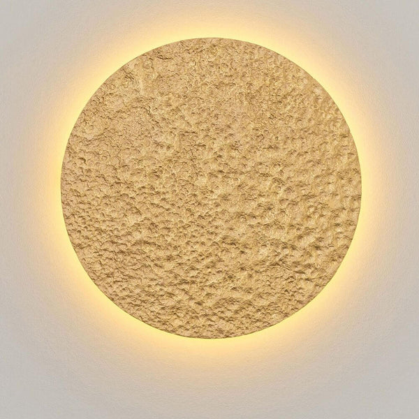 Wandlamp Meteor ijzer goud in goudkleur met zachte verlichting voor moderne ruimte-inrichting.