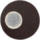 Wandleuchte Luna Rund Klein Eisen Braun-Schwarz-Silber mit rundem Lichtdesign auf braunem Hintergrund.