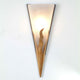 Wandleuchte Luce Eisen-Glas Braun-Schwarz-Gold an der Wand montiert mit eleganter Form.