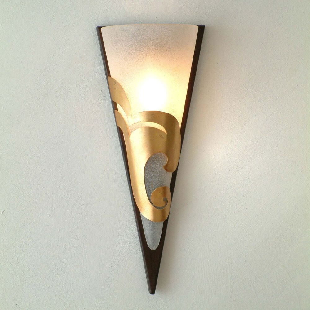 Wandleuchte Ondulata Eisen-Glas Braun-Schwarz-Gold mit elegantem Design und goldenen Details.