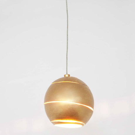 Lampa wisząca Suopare z żelaza w kolorze złotym, o nowoczesnym designie i złotej powierzchni, idealna do przytulnych wnętrz.