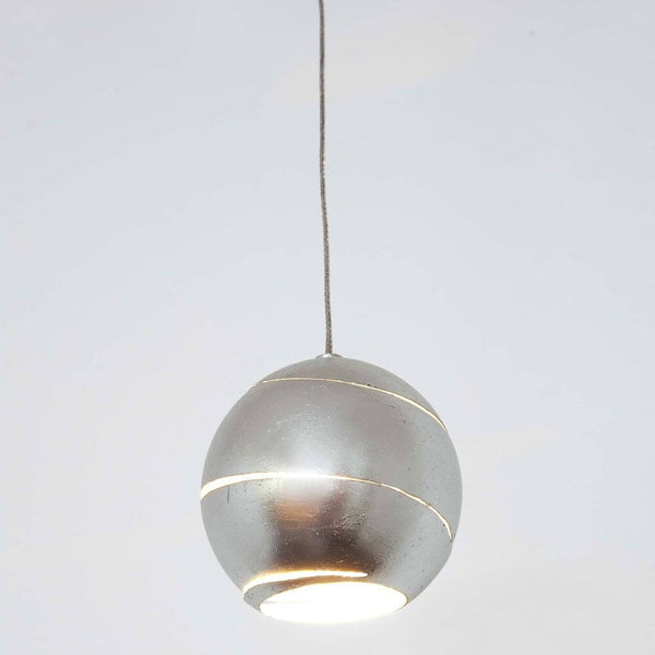 Suspension Suopare en fer argenté - lampe sphérique moderne argentée comme éclairage intérieur élégant