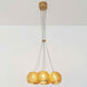Hängeleuchte 7-flammig Carillon Eisen Gold mit drei leuchtenden Kugeln in elegantem Design.