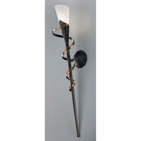 Pochodnia w kolorze rdza-antyk, spirala złota, 86 cm, na ścianie z eleganckimi, falistymi detalami.