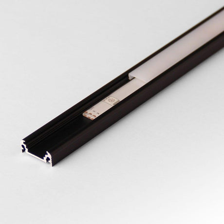 Flad byggeprofil 200cm sort uden afdækning for LED-Strips, velegnet til professionelle LED-Strip installation.