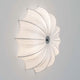 Lampa ścienna 3-płomienna Sultano bawełna biała na ścianie, elegancki design z fałdowanym kloszem.