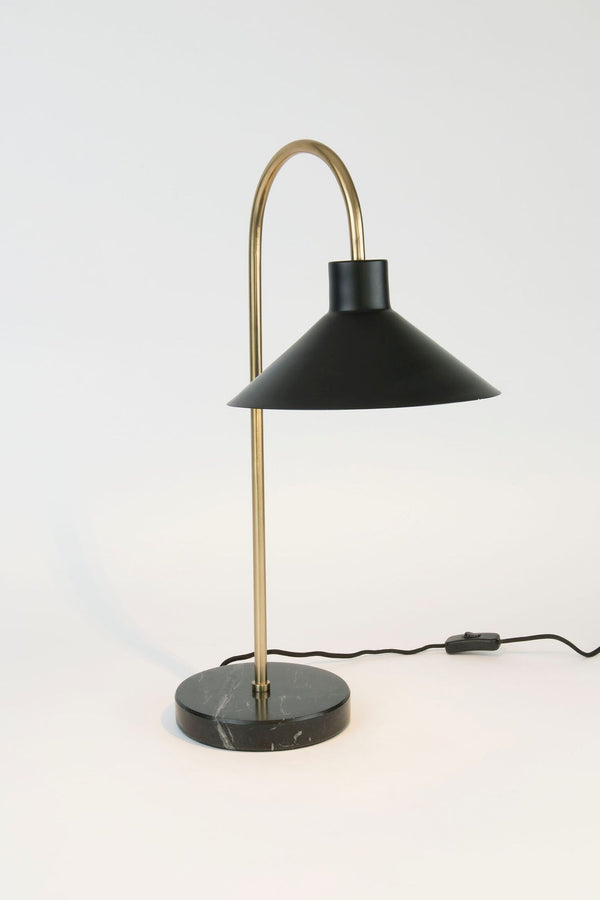 Tischlampe Oktavia Marmor Marmorfuß mit Schirm, schwarze Designer-Tischleuchte mit Messingbogen