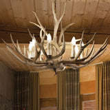 Chalet M Holz Geweih-Lüster Ø 67cm, 6-flammig mit handgearbeiteten Harzelementen und Metallstruktur.