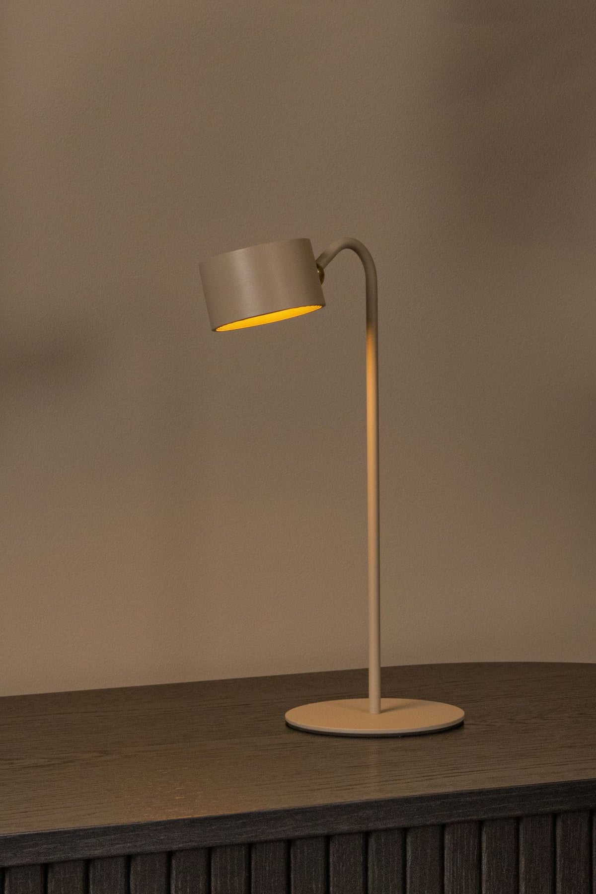 LED-Lampe de bureau Jolan avec batterie et CCT (1)